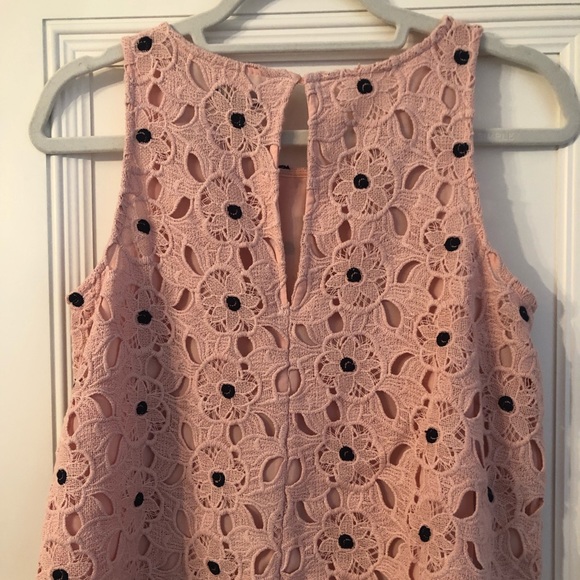 Ann Taylor flouncy top. - Picture 2 of 3